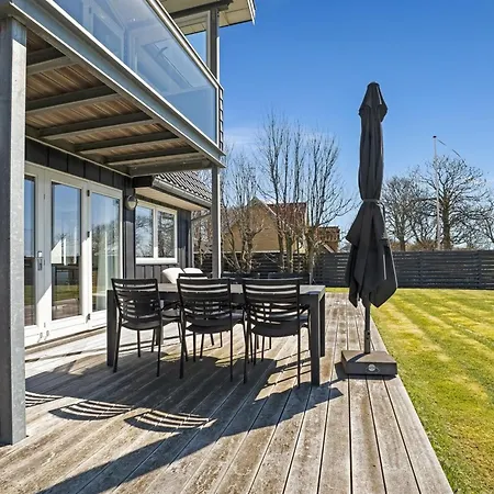 Esme - 30m From The Sea By Interhome *